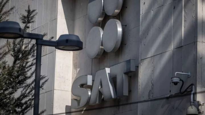 Trabajadores del SAT realizan bloqueos y exigen aumento salarial