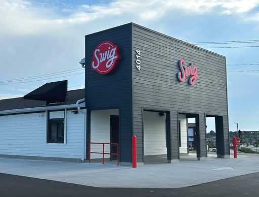 'Dirty soda' shop Swig celebrates grand opening in Jeffersonville