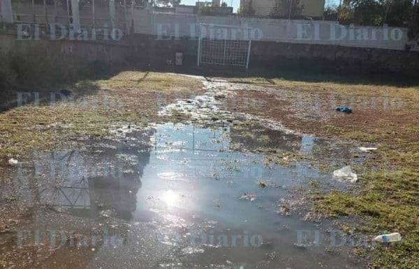 Denuncia primaria Rafael Ramírez aguas negras en cancha de fútbol