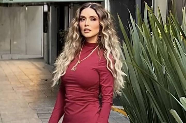 Marlene Favela presume piernas con un minivestido, y otros looks del día