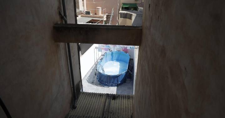 Condenada la okupa que instaló una piscina con 6.000 litros de agua en un primer piso de Palma