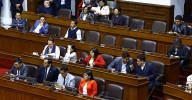 Dina Boluarte, destituída como presidenta de Perú por el Congreso