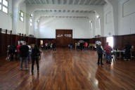 "Es fácil y más rápido". Votantes que entran y salen sin mayores demoras y un problema usual que no se repitió