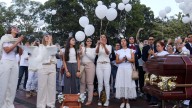 Con Globos y Palomas Blancas Despiden a B King, Cantante Colombiano Asesinado