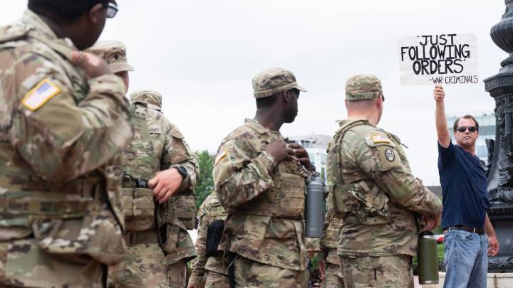 Las tropas de la Guardia Nacional comienzan a llegar a Chicago para combatir la delincuencia pese a la oposición del gobernador