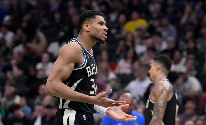Knicks held talks about potential blockbuster with Bucks for 2x MVP