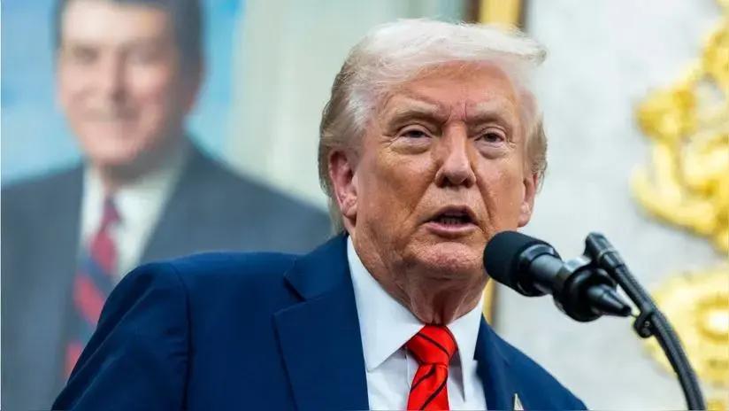 Donald Trump asegura tener los fondos federales para pagar a tropas durante el cierre de gobierno de EE.UU.