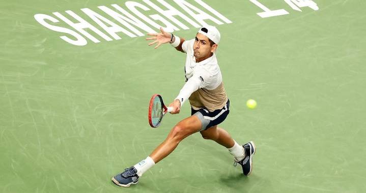 Alejandro Tabilo despachó al 48° del mundo y avanzó a segunda ronda del Masters de Shanghái