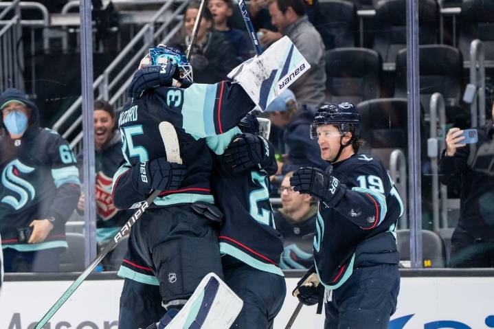 Deadspin | NHL roundup: Jared McCann's 400th career point lifts Kraken in OT