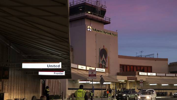 San Diego air traffic team steps in after Burbank Airport tower left unstaffed amid shutdown