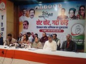 Congress hails Sonia, Manmohan for RTI; blames BJP for diluting l