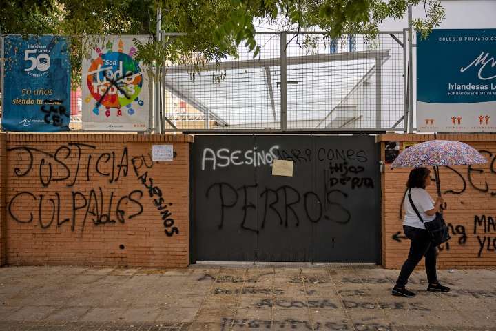 El colegio de Sevilla que no activó el protocolo de acoso anuncia un plan ante las “situaciones de vulnerabilidad” y la familia les acusa de “minimizar” lo ocurrido