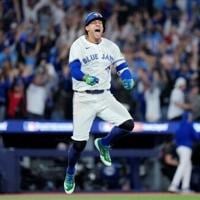 Blue Jays sink Mariners to reach World Series
