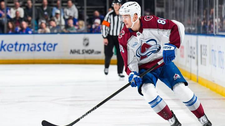 Avalanche sign forward Martin Necas to 8