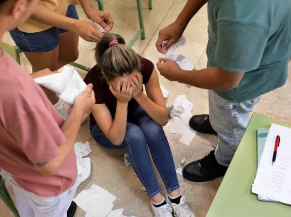 Mendoza impulsa multas millonarias a padres de estudiantes que hagan bullying