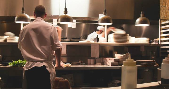 Más de 10 cocineros acaban intoxicados en hotel en Reforma, CDMX: ¿por qué?