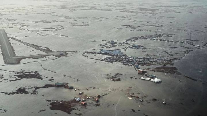 Officials airlift evacuees to safety after the remnants of Typhoon Halong devastate Alaska villages