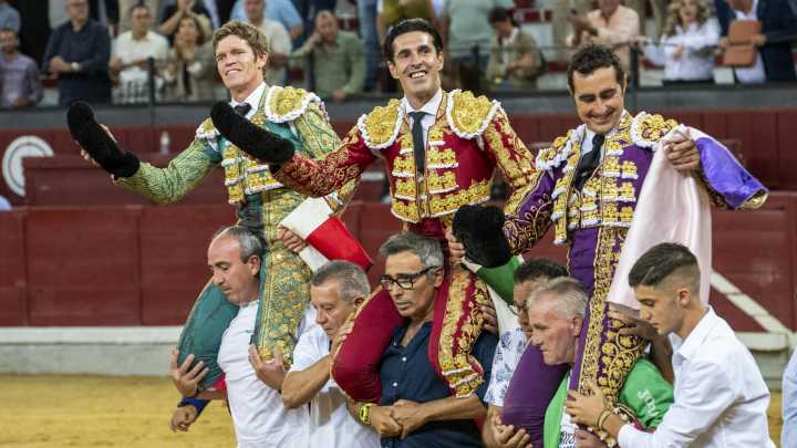 Tarde triunfal con los tres diestros a hombros en la primera de la feria de Jaén