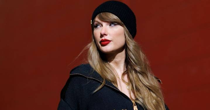 Taylor Swift’s Customized Jersey Look for Chiefs Game Is the Ultimate WAG Look