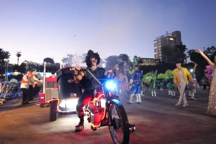 Gran Show de Scolas ilumina el Parque de la Cantera