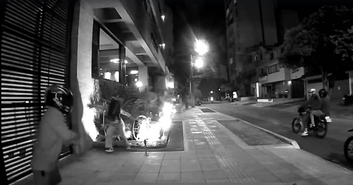 ‘Motoladrones’ asaltaron a una joven en Cabecera, Bucaramanga: todo quedó en video