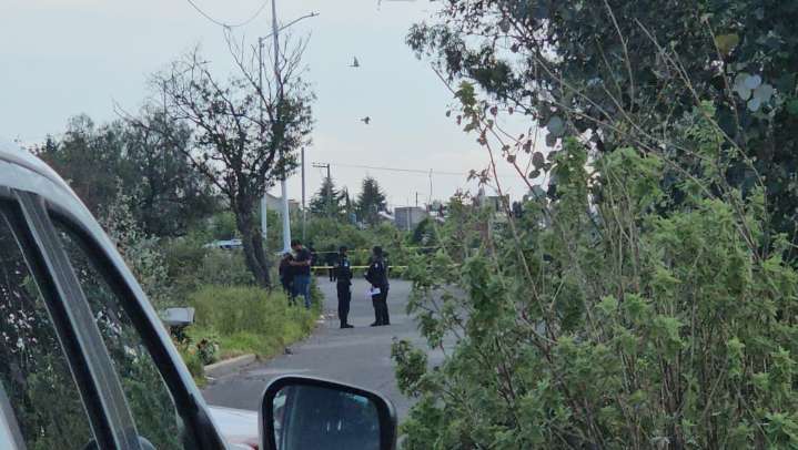 Encuentran cadáver de hombre con acondroplasia en el canal de San Aparicio, Puebla