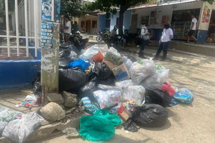 Preocupante foco de contaminación en la esquina del colegio Rodrigo de Bastidas, sede 17