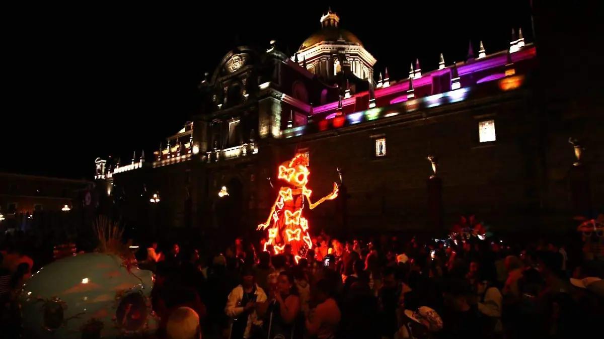 “Me Lleva La Huesuda”: calaveras iluminadas encienden las tradiciones en el Centro Histórico