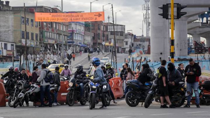 Bloqueos en Bogotá dejan sin servicio varias estaciones de Transmilenio; caos afecta a cientos de personas
