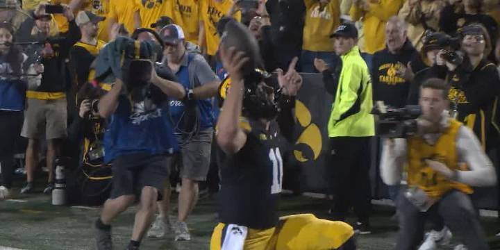Iowa Hawkeyes win a thriller, top Penn State 25