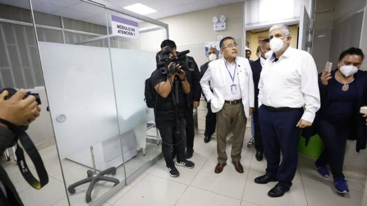 Ministro de Cultura visita hospital Dos de Mayo como parte de las acciones intersectoriales del gabinete