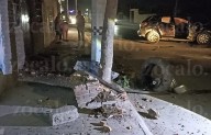 Conductor provoca volcadura en la colonia Evaristo Pérez Arreola y huye del lugar