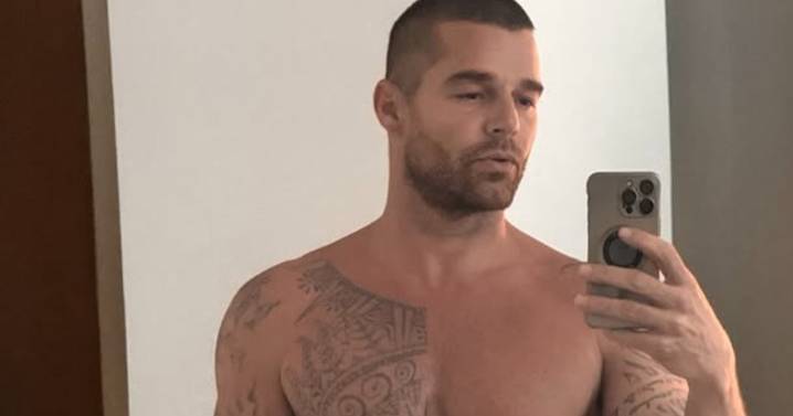 Ricky Martin’s Shirtless Mirror Selfie Proves He Still Has It