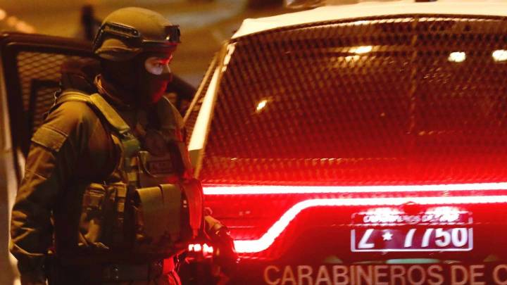Patrulla de Carabineros protagoniza accidente de tránsito tras concierto de Guns N' Roses