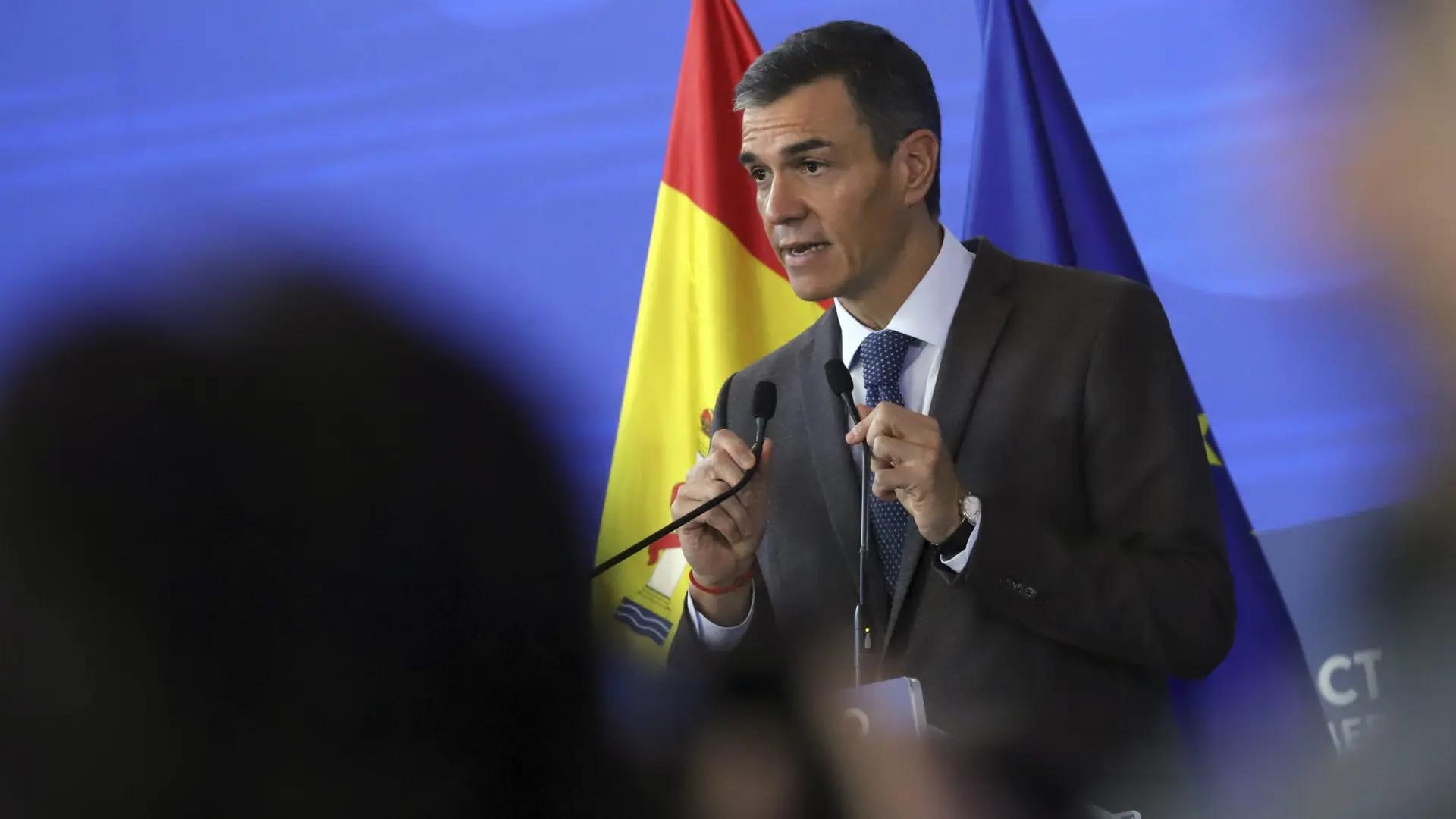 Sánchez admite que recibió pagos en efectivo "en alguna ocasión" del PSOE pero defiende que es legal