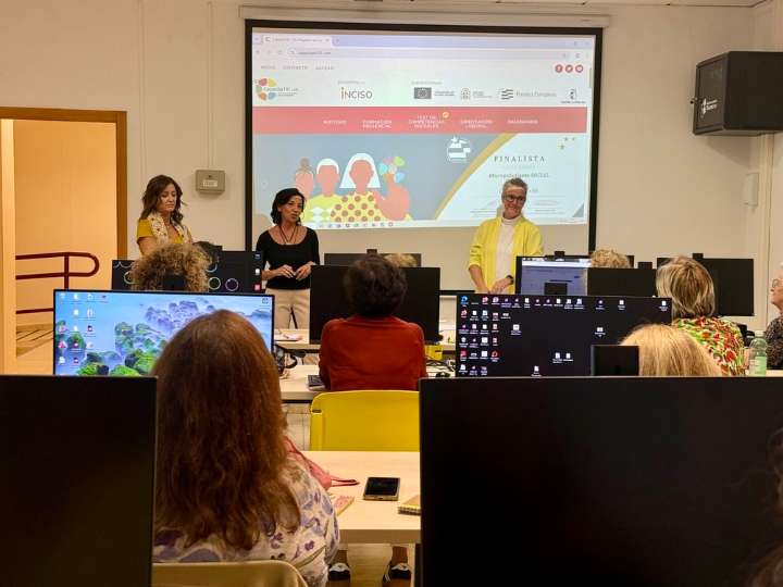 Clausuran un curso CapacitaTic+55 realizado por 13 mujeres