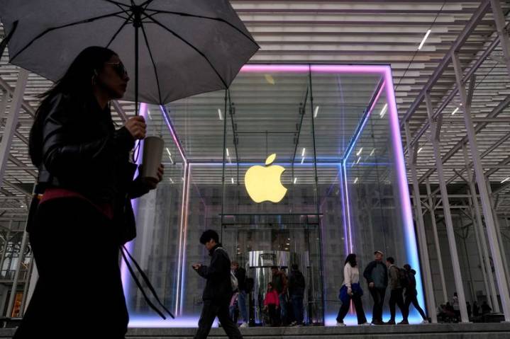 Apple shares rise as iPhone holiday sales forecast soothes supply woes