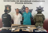 Autoridades decomisan arsenal tras detener a dos hombres en Cancún