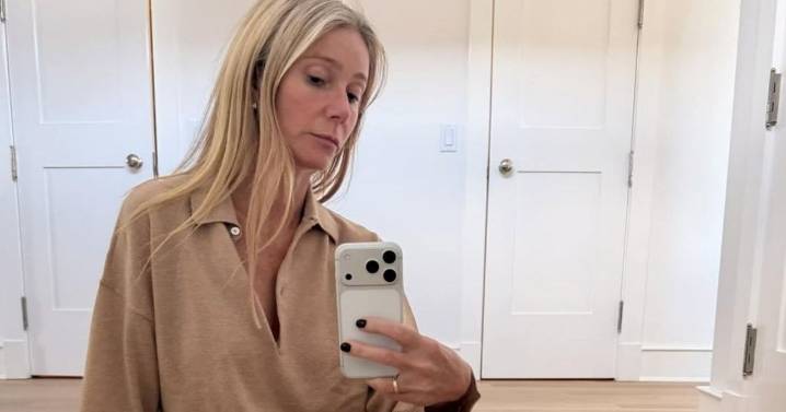Gwyneth Paltrow Proves Minimalism Works in New Mirror Selfie