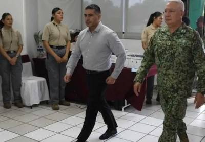 García Harfuch y el Titular del Ejército se reúnen en Michoacán para atender extorsiones a produ…