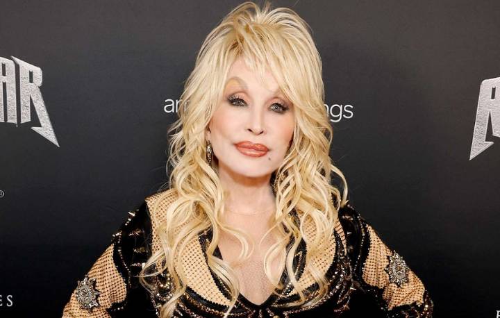 ¡Dolly Parton se ausenta del escenario de los Óscar honoríficos por cuestiones de salud!