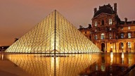 Louvre Museum closes after theft