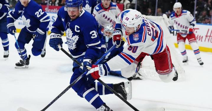 Anthony Stolarz shines, including without his mask, for Maple Leafs in 2