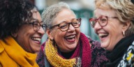 La ciencia confirma que tener amigos y una vida social activa retrasa el envejecimiento celular