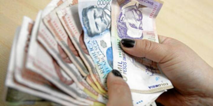 Nueva medida del Gobierno Petro haría que los colombianos vuelvan utilizar dinero en efectivo en vez de hacer pagos digitales