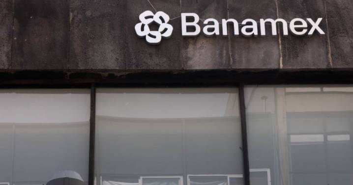 Acciones de Grupo México caen luego de ofertar por Banamex
