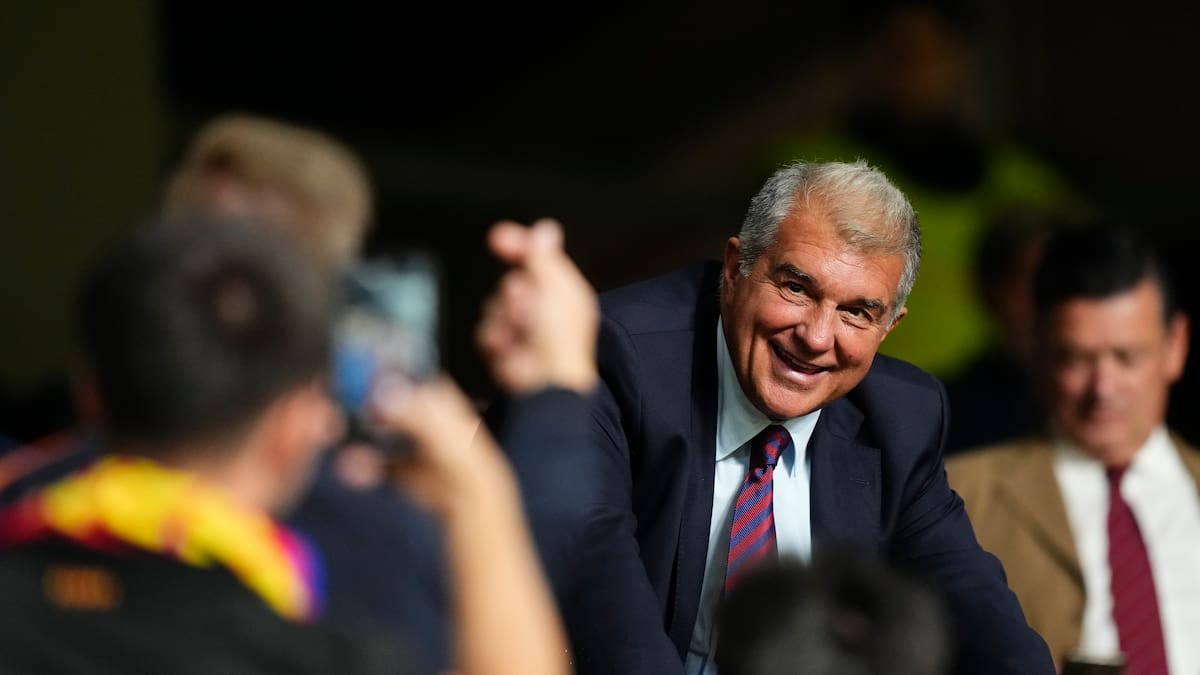 Laporta responde a De Jong: "Le respeto la opinión, pero el club jugará donde le diga LaLiga"