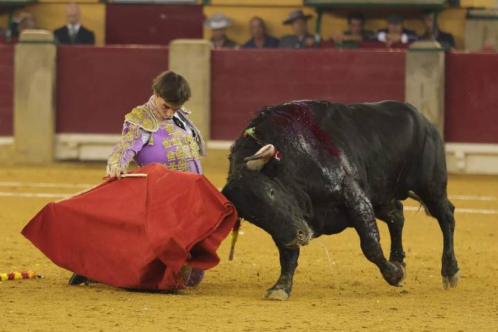 Crónica taurina | Uno de azul aún muy verde y un aragonés que llama a la puerta tímidamente