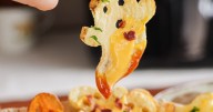 Papas con cheddar terroríficas en freidora de aire