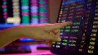Se acelera la sangría de bonos en dólares y en pesos ante las ventas del Tesoro y sin novedades desde Washington